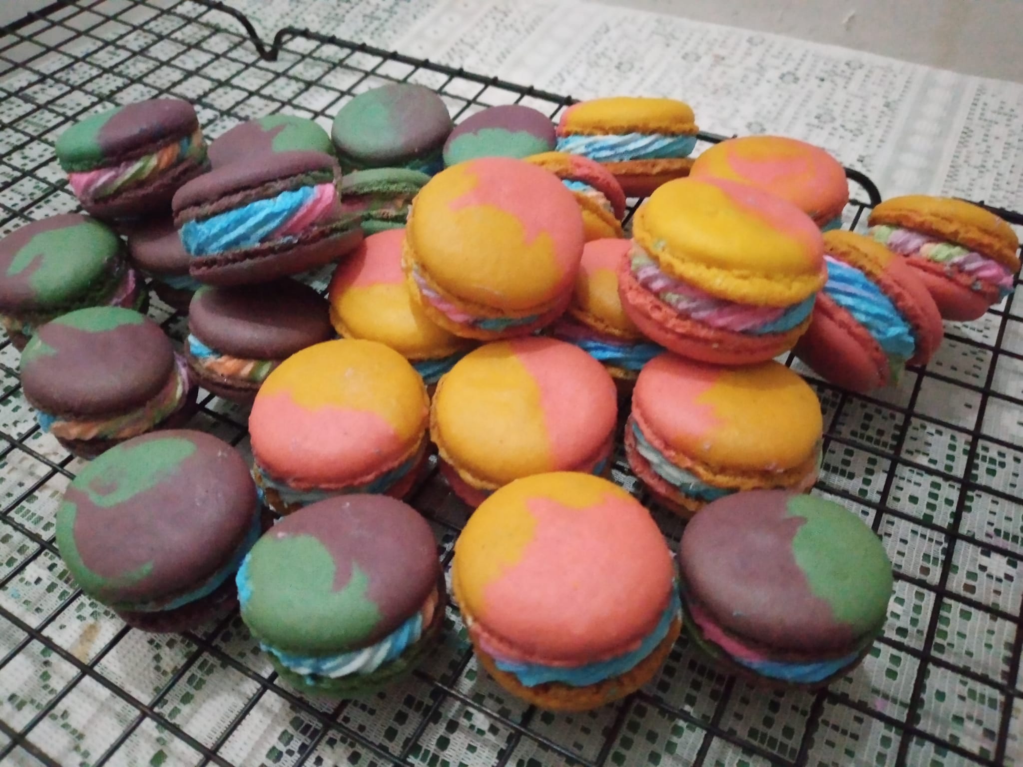 how to make Rainbow macarons with Russian buttercream filling